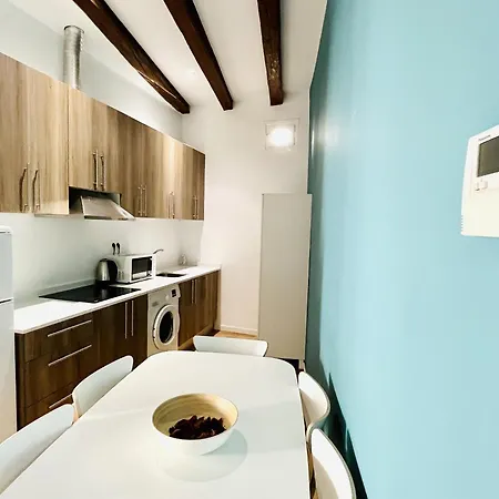 Dplace To Be - Amazing Apartments In Historic Center Madrid Room photo